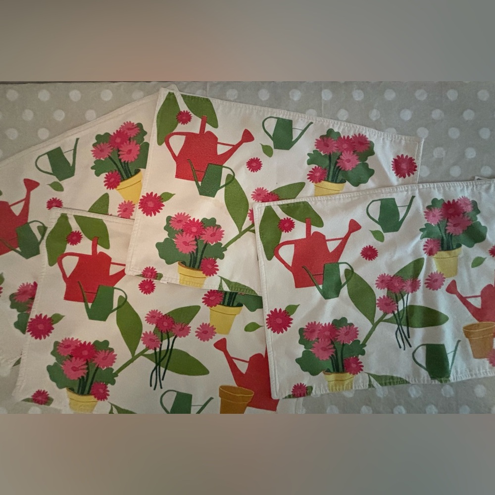 Tag set of 4 Floral Watering Can Vintage Placemats